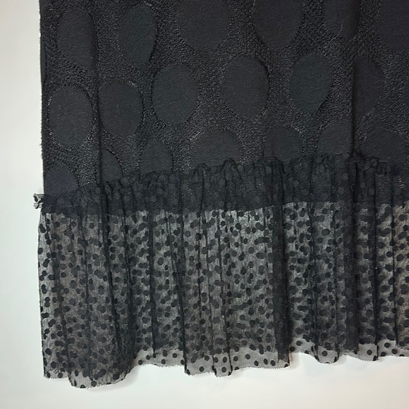 ZOÉ | Black Sleeveless Top with Sheer Hem - Picture 4 of 12